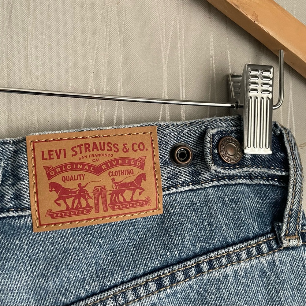 NWT Levi’s Cinch Barrel Jeans - Picture 11 of 16